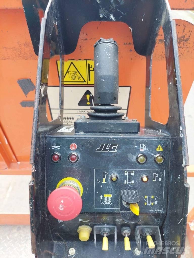 JLG 330 LRT Nůžková zvedací plošina