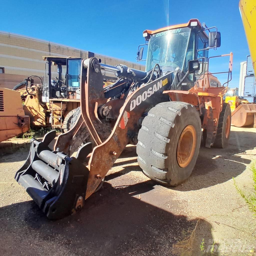 Doosan DL 300-5 Kolové nakladače