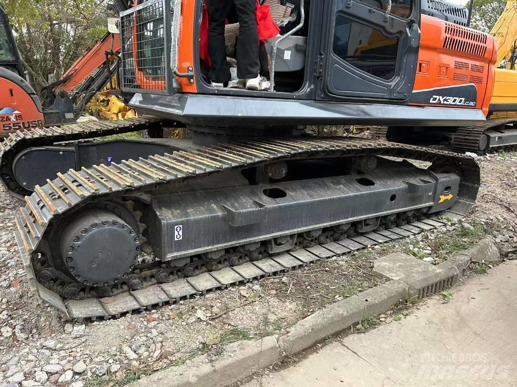Doosan DX 300 Pásová rýpadla