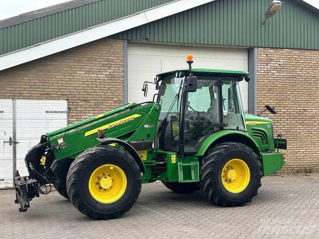 John Deere 3800 Teleskopické kolové nakladače