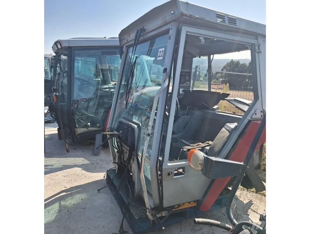 Massey Ferguson 3080 Kabiny a interiér