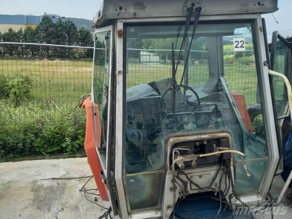 Massey Ferguson 3080 Kabiny a interiér
