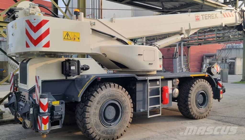Terex RT 1070 Jeřáby pro těžký terén