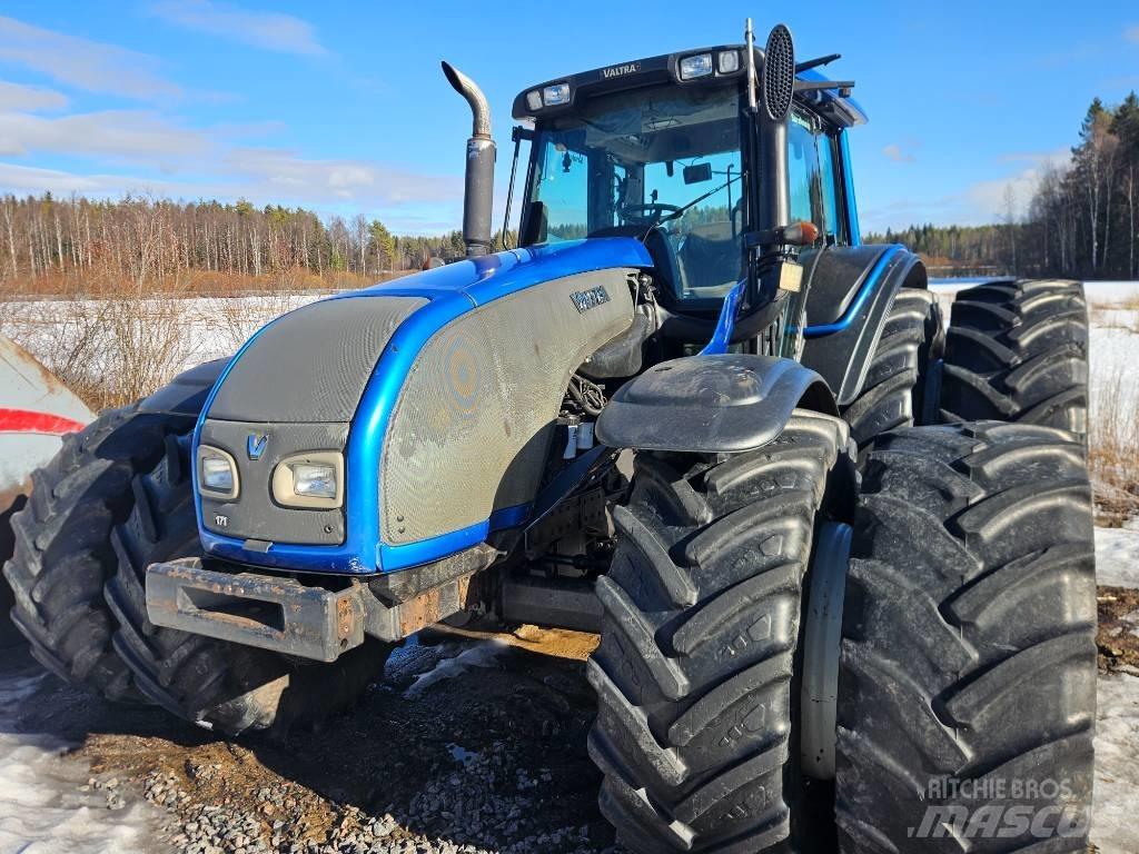 Valtra T 171 Traktory
