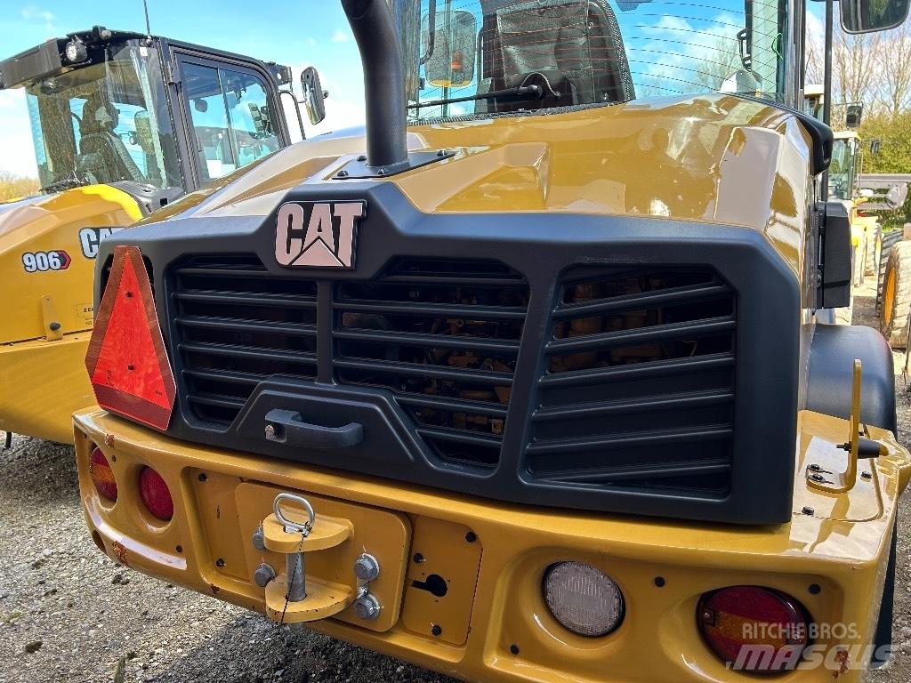 CAT 906 Kolové nakladače
