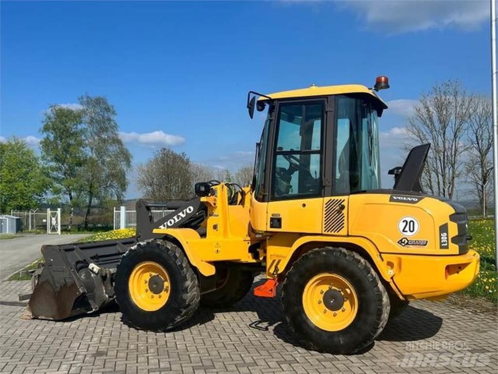 Volvo L30G Kolové nakladače