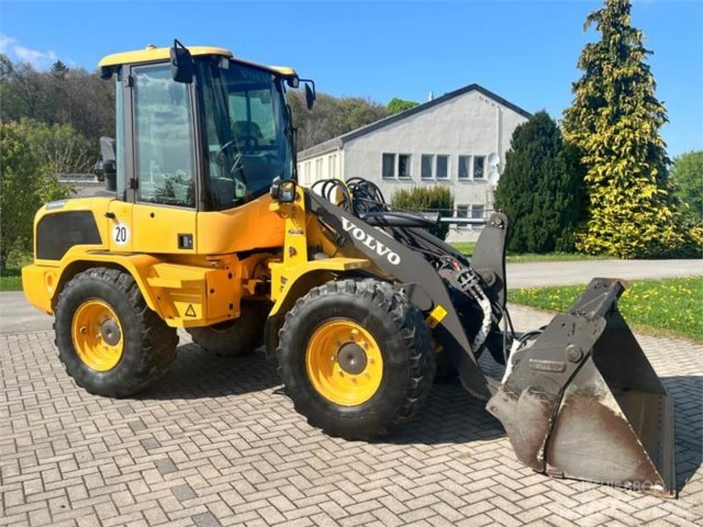 Volvo L30G Kolové nakladače