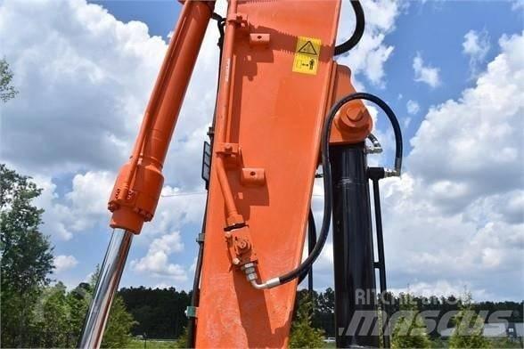 Hitachi ZX 135 Pásová rýpadla