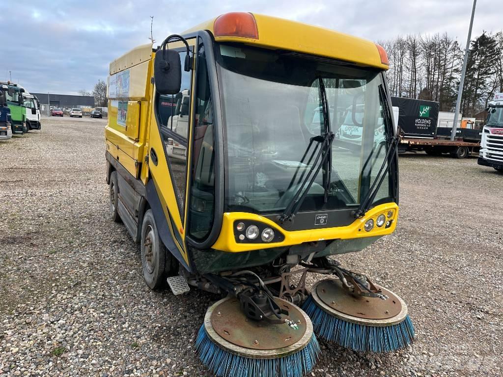 Johnston CN400 Zametací stroje