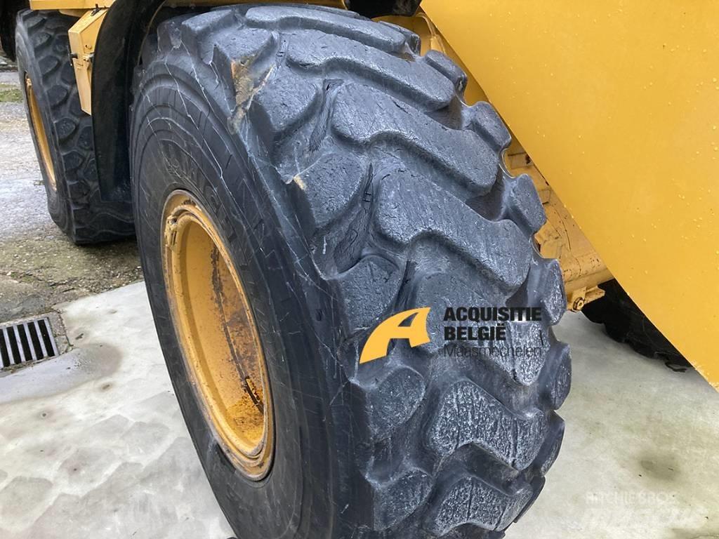 CAT 930M Kolové nakladače