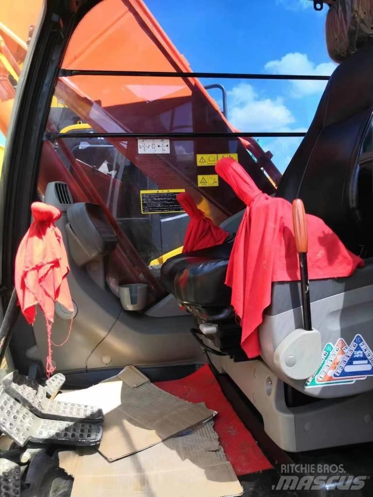 Hitachi ZX200 Pásová rýpadla