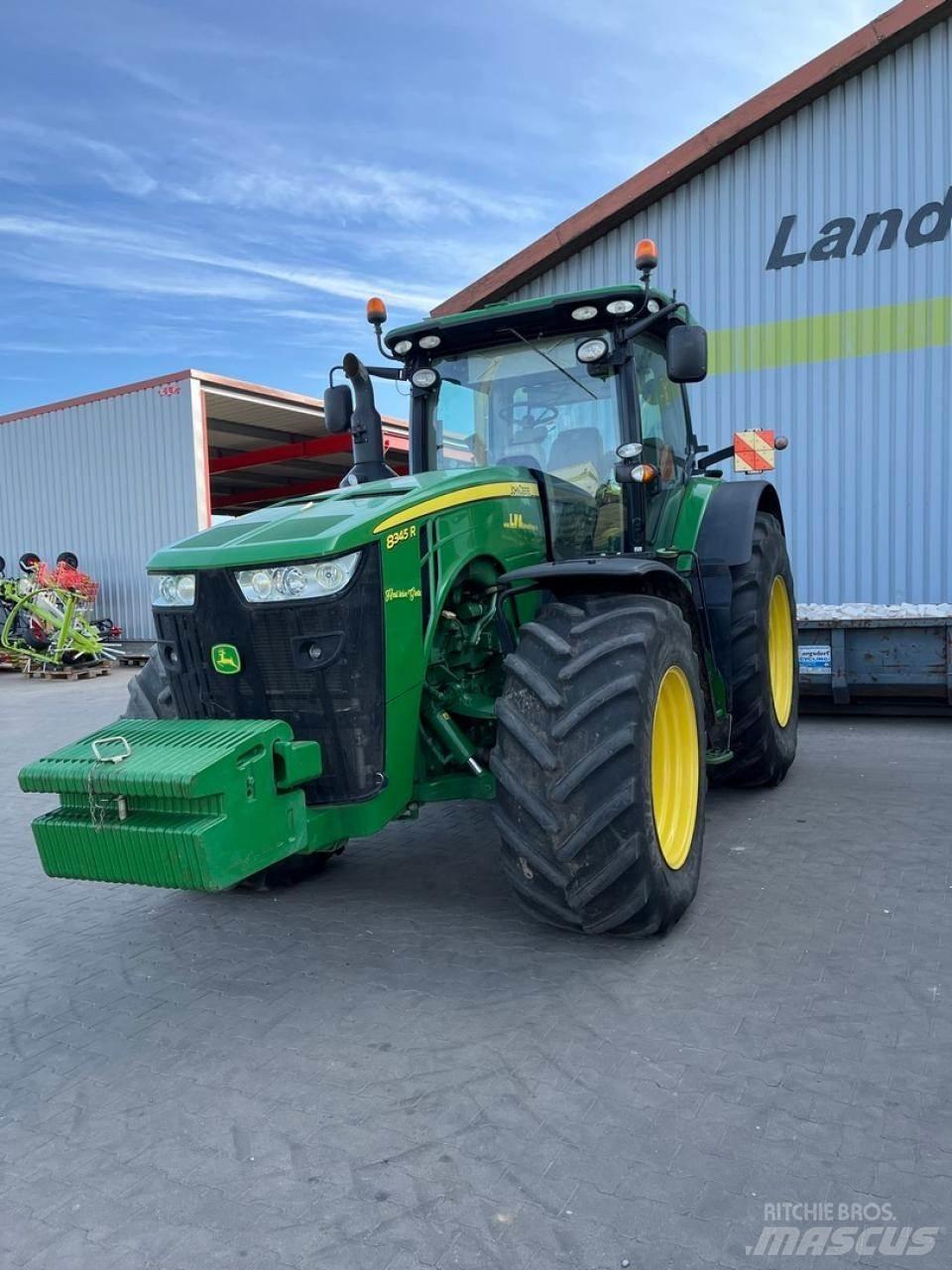 John Deere 8345R Traktory