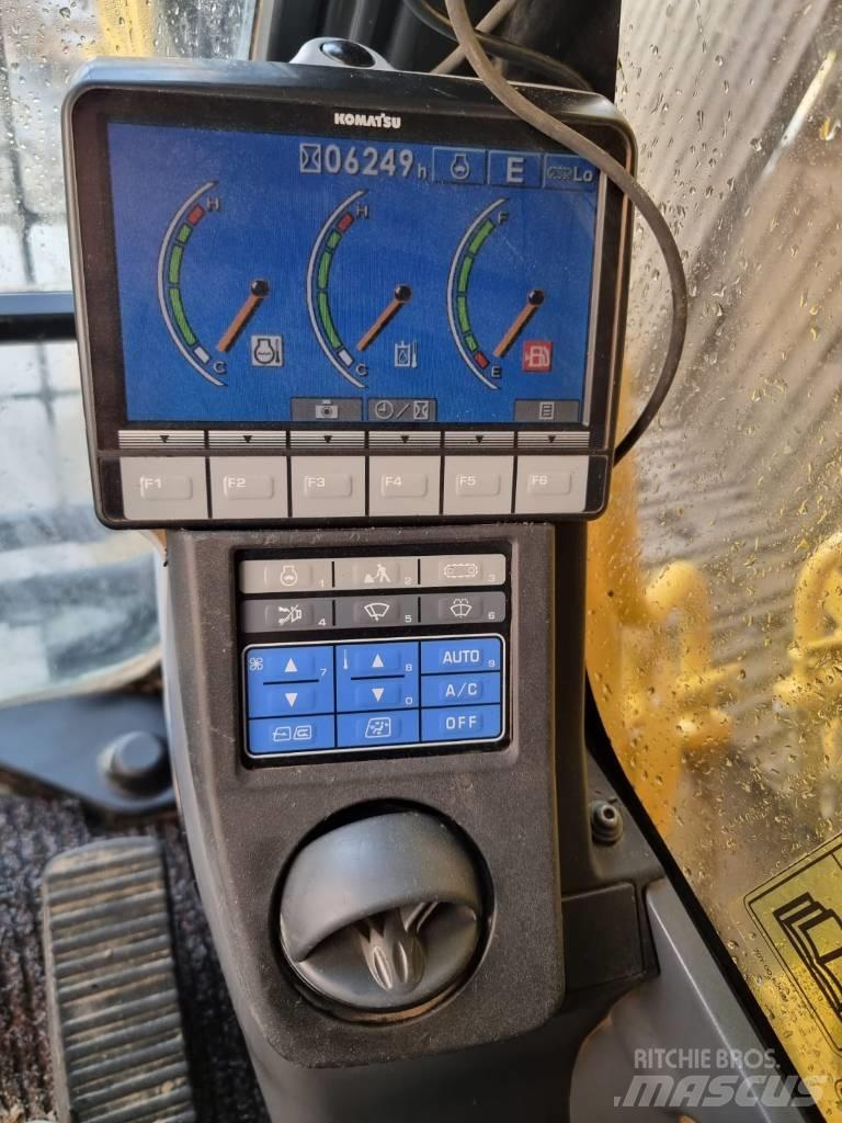 Komatsu PC 210-8 Pásová rýpadla