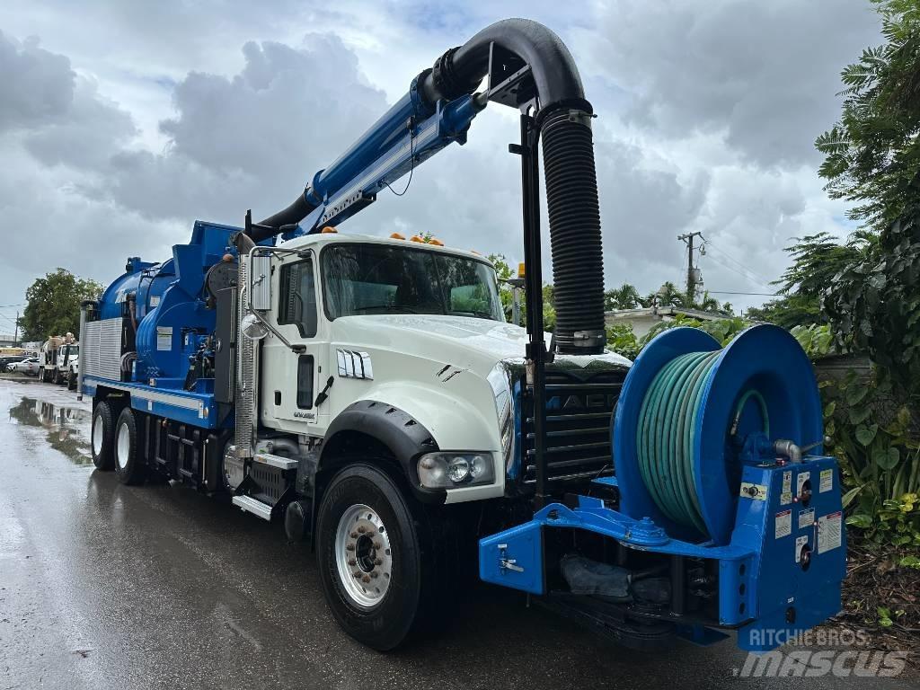 Mack GU713 Kombinované/Čerpací cisterny