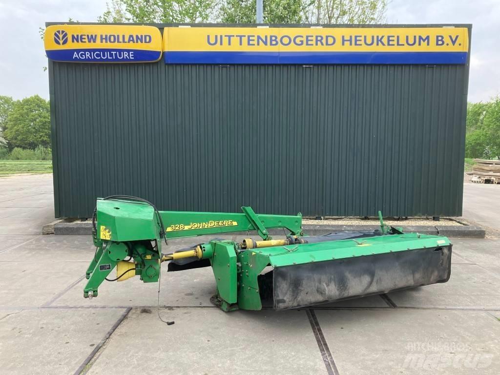 John Deere 328 Žací stroje