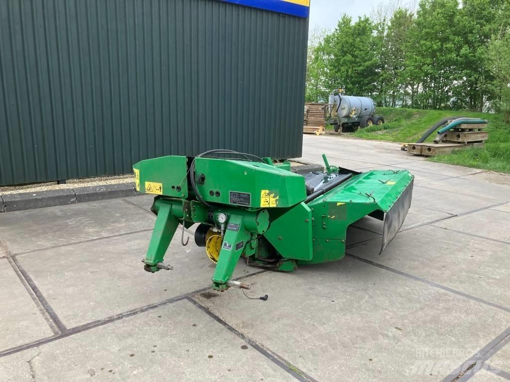 John Deere 328 Žací stroje