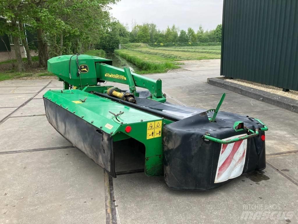 John Deere 328 Žací stroje