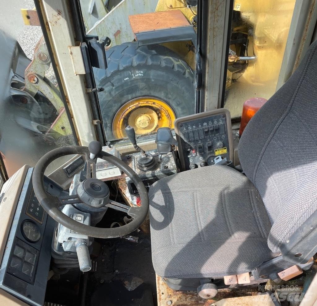 CAT 928F Kolové nakladače