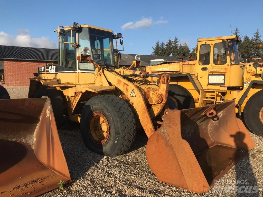 CAT 928F Kolové nakladače