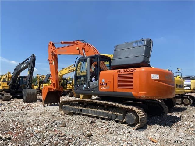 Hitachi ZX 250 Pásová rýpadla