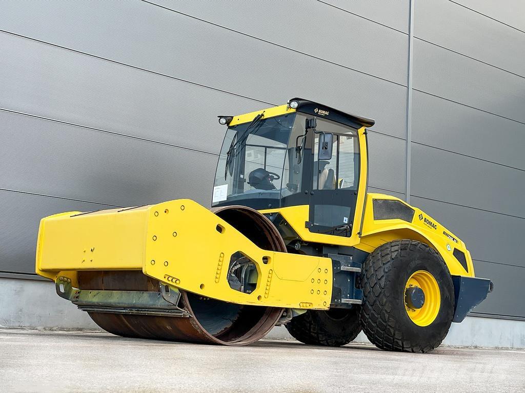 Bomag BW 216 D-5 Tahačové válce