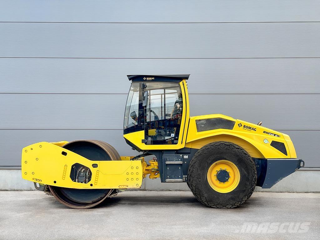 Bomag BW 216 D-5 Tahačové válce