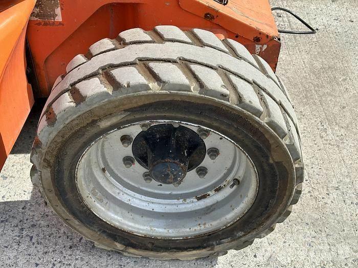 JLG E450 Kloubové plošiny