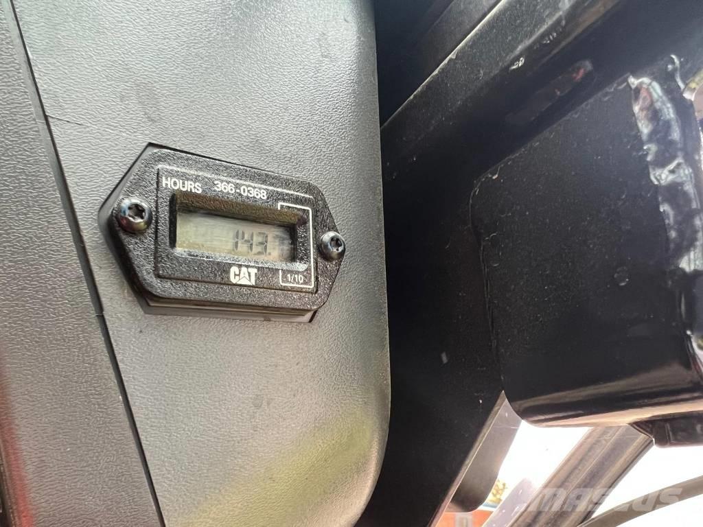 CAT 216 B 3 Smykem řízené nakladače