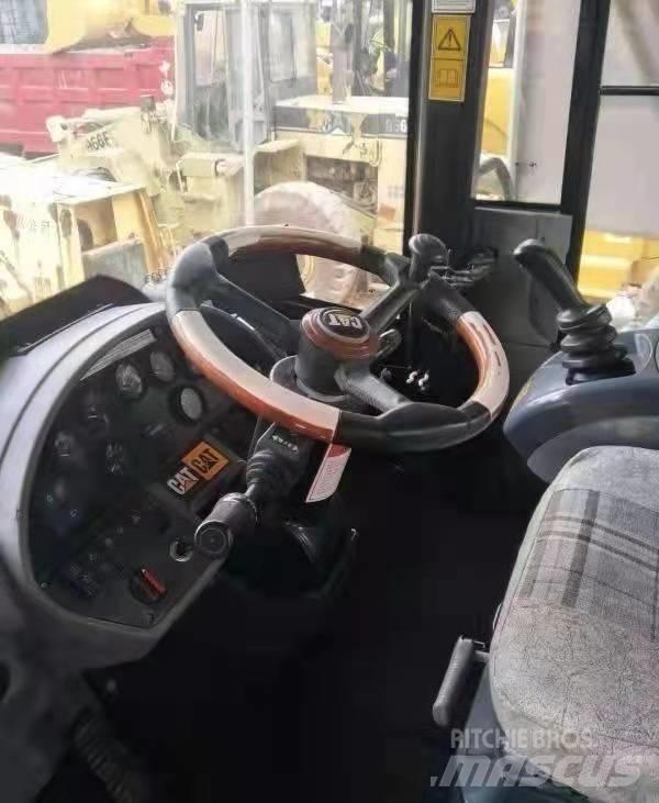 CAT 966 H Kolové nakladače