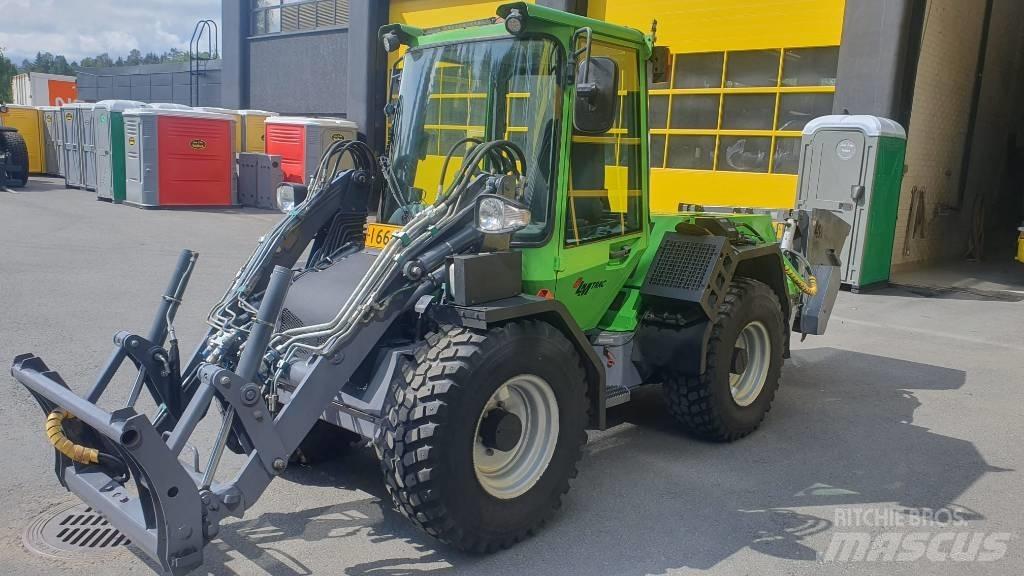 LM Trac 586 Kolové nakladače