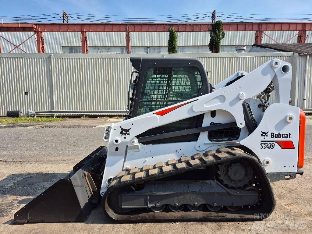 Bobcat T 740 Smykem řízené nakladače