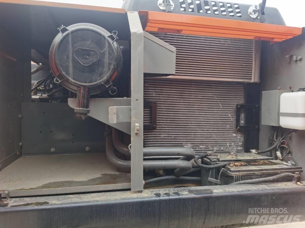 Hitachi ZX 200 Pásová rýpadla
