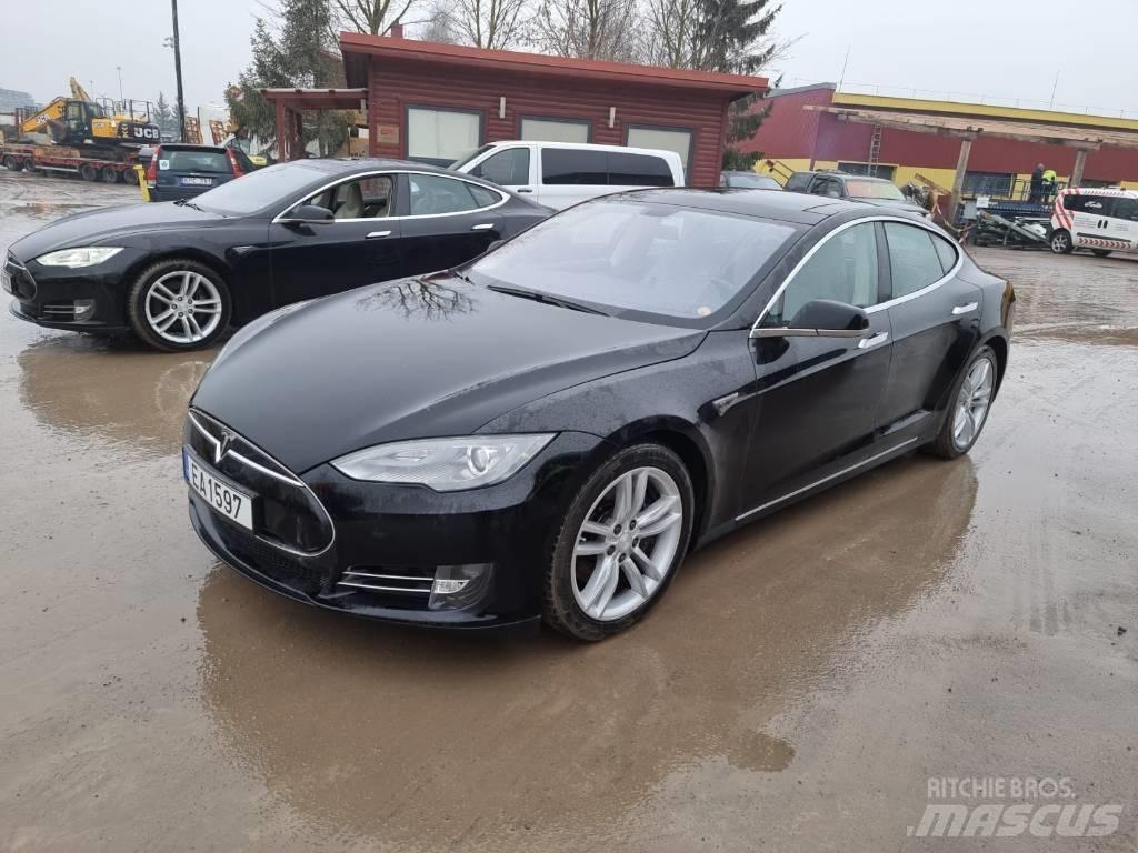 Tesla Model S P85D Osobní vozy