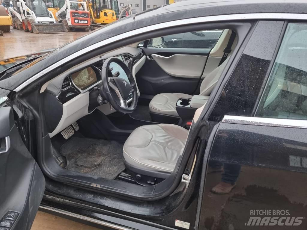Tesla Model S P85D Osobní vozy