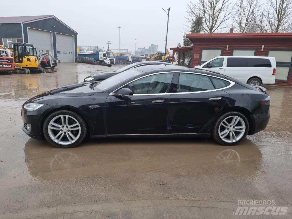 Tesla Model S P85D Osobní vozy