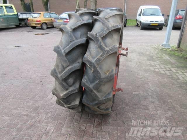 Goodyear 13.6/36 Pneumatiky, kola a ráfky