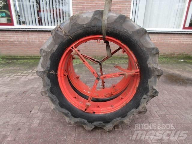 Goodyear 13.6/36 Pneumatiky, kola a ráfky