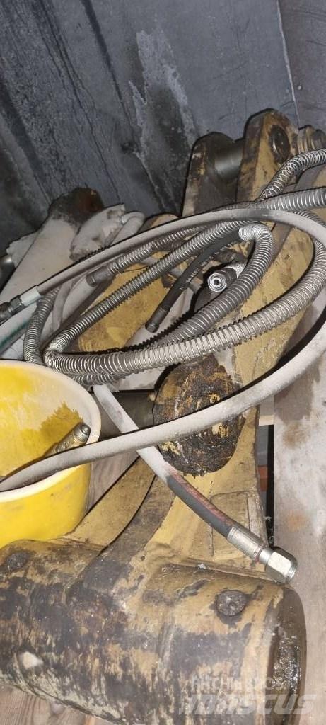 CAT M 318 Stroje pro manipulaci s odpadem