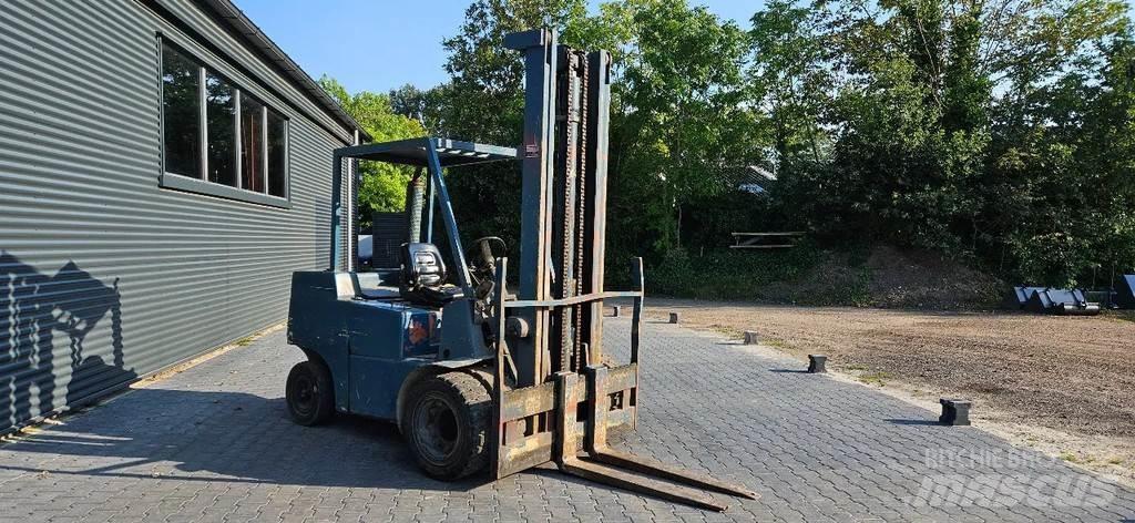 Clark 3 ton diesel Další