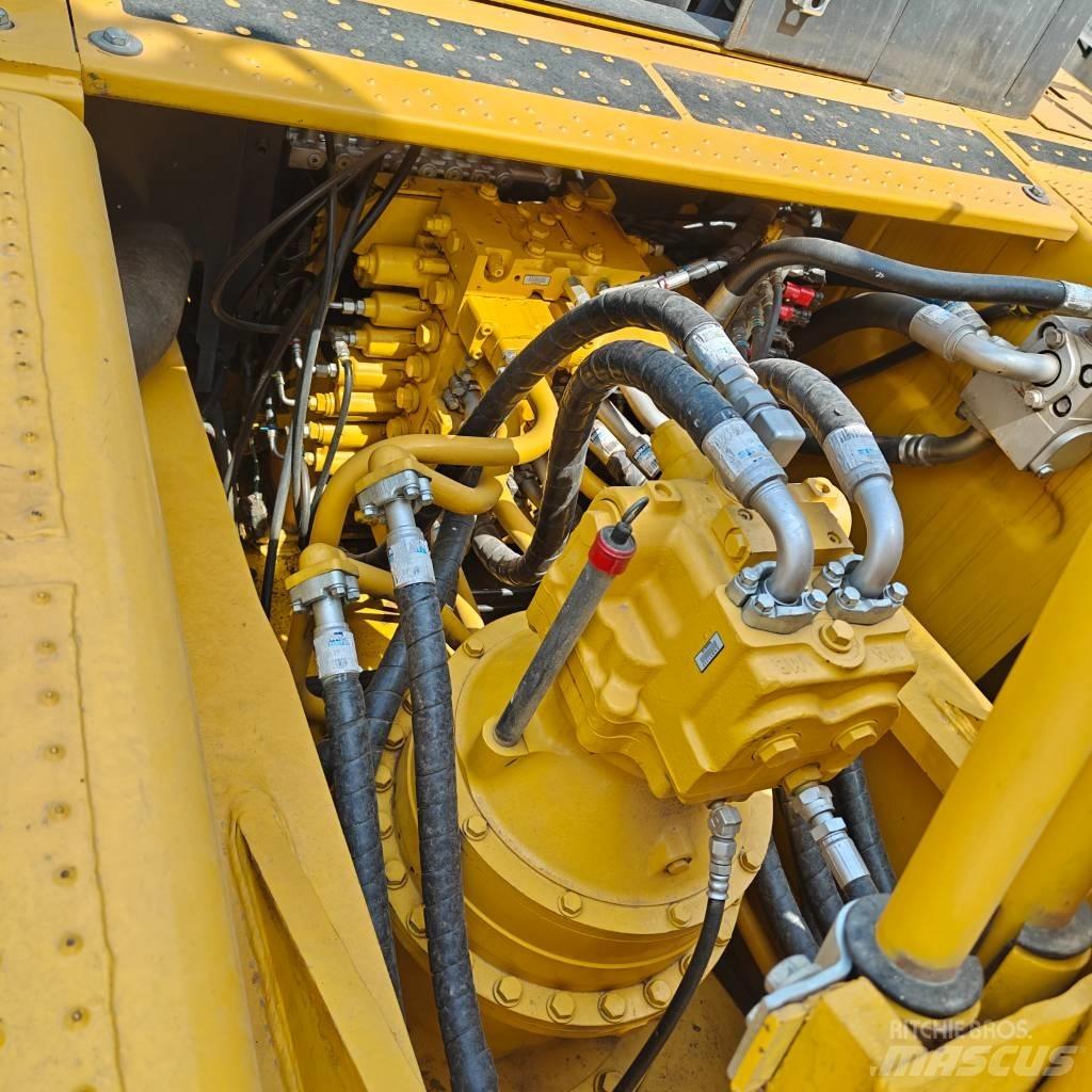 Komatsu 450LC-8 Pásová rýpadla