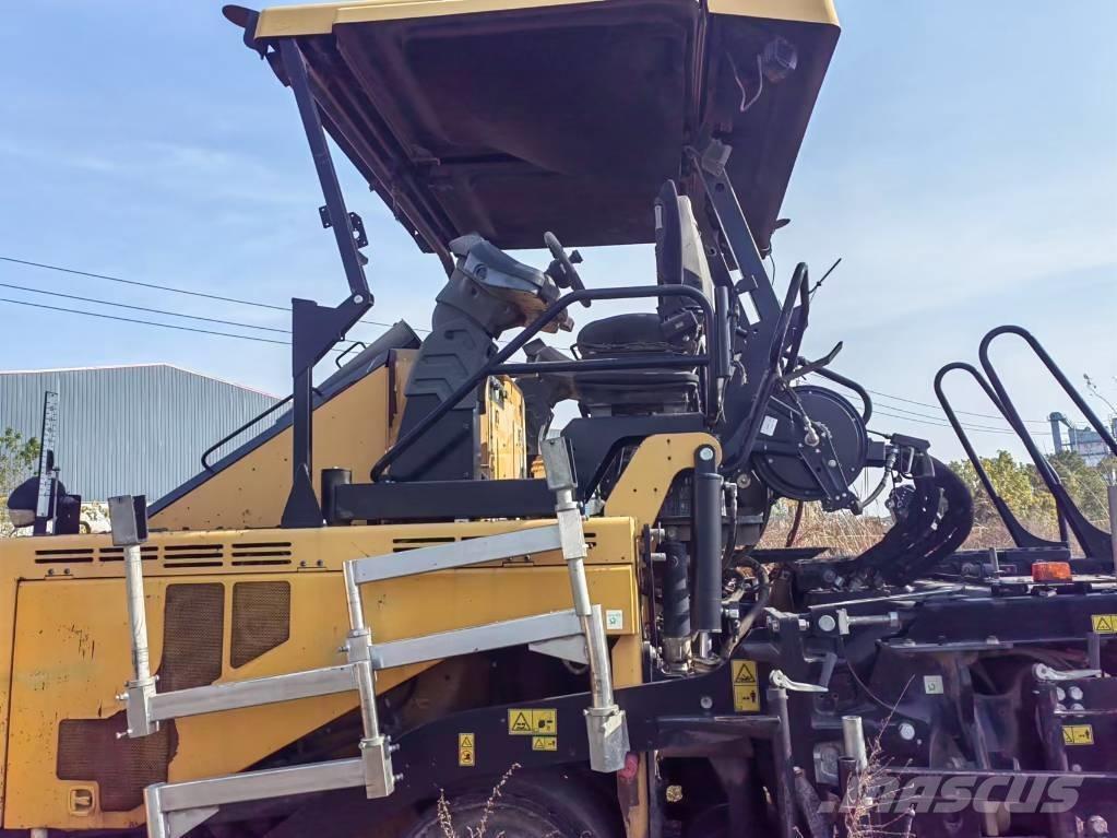 CAT AP655F Finišery