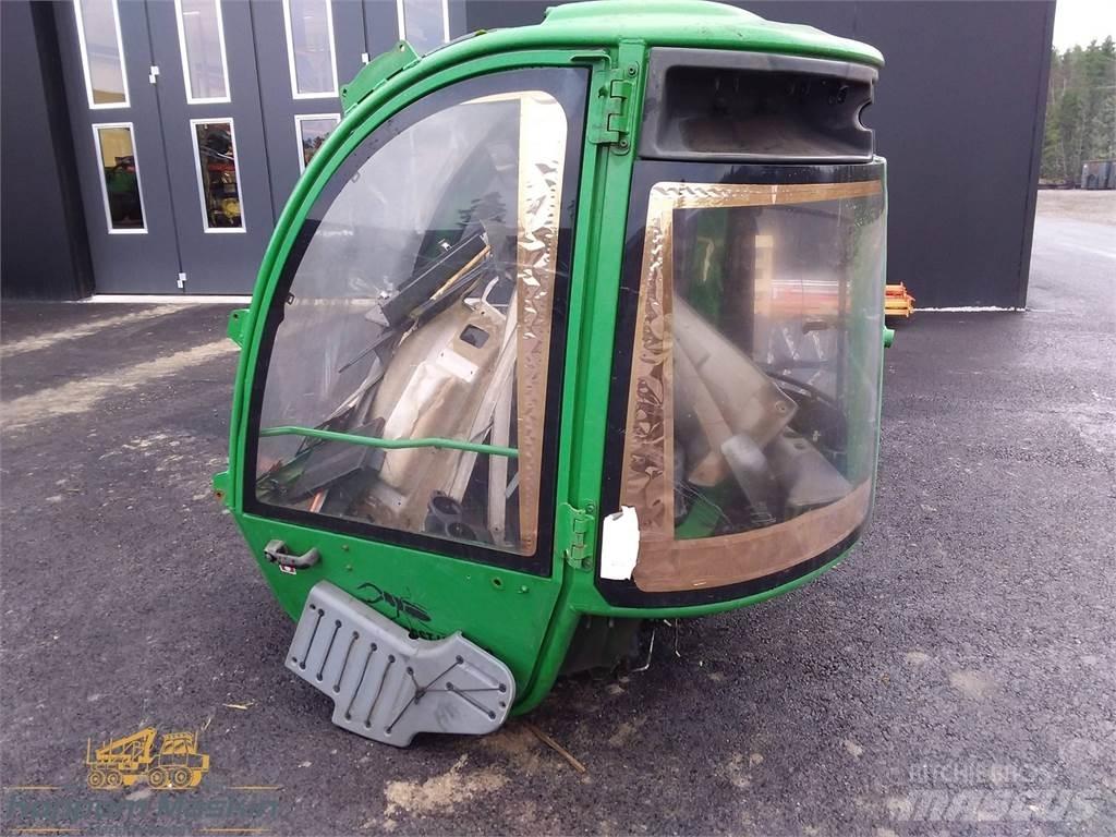 John Deere 1910e Kabiny a interiér