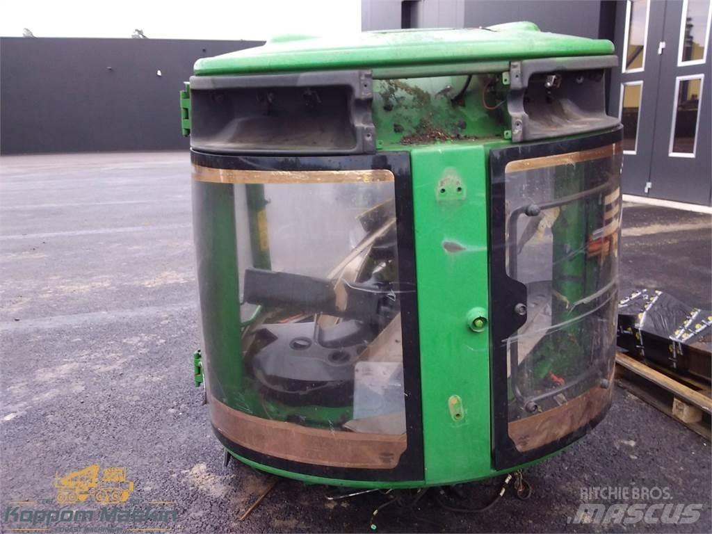 John Deere 1910e Kabiny a interiér