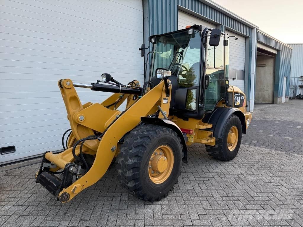 CAT 907 H Kolové nakladače
