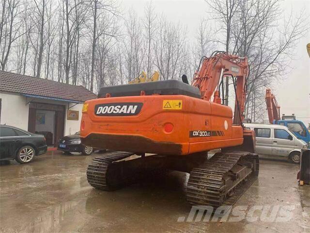 Doosan DX300 Pásová rýpadla
