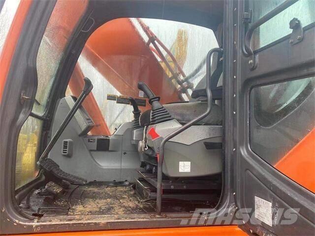 Doosan DX300 Pásová rýpadla