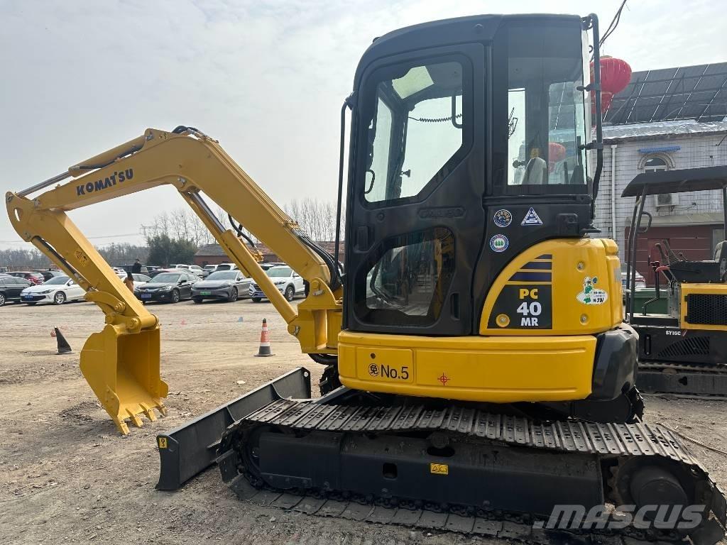 Komatsu 40 MR Pásová rýpadla