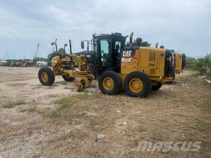 CAT 140 M 2 Grejdry
