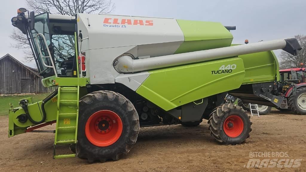 CLAAS Tucano 440 Sklízecí mlátičky