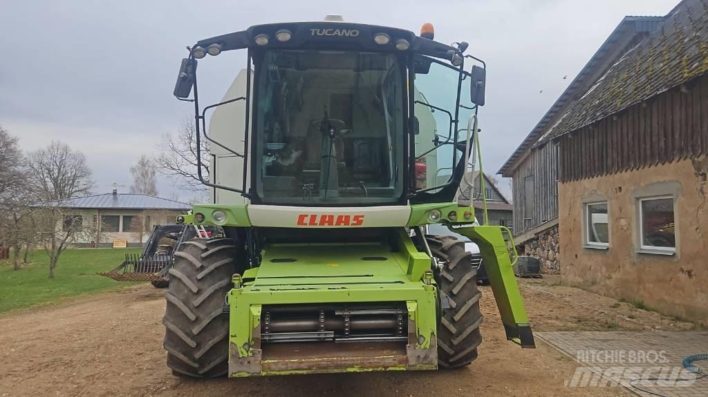 CLAAS Tucano 440 Sklízecí mlátičky
